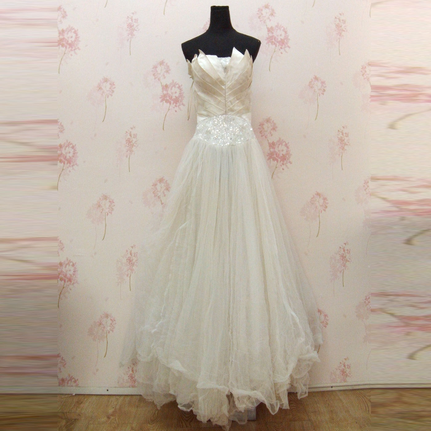 六成新抹胸褶皱珠片绣高腰新娘多层网纱华丽公主蓬蓬裙婚纱kp118