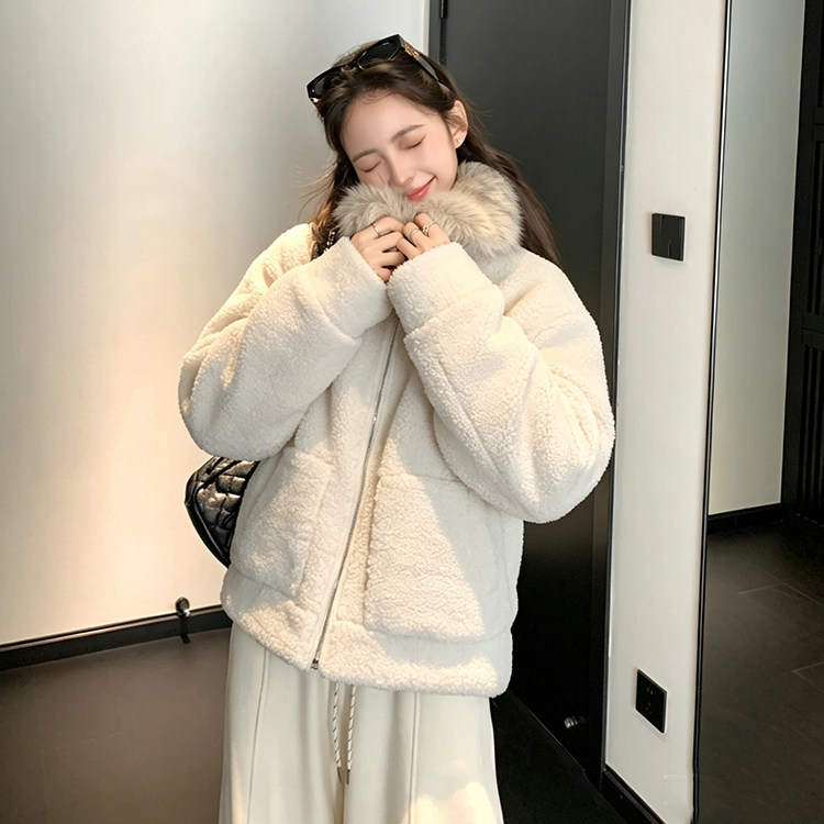 冬季白色短款毛领加厚显瘦女棉服
