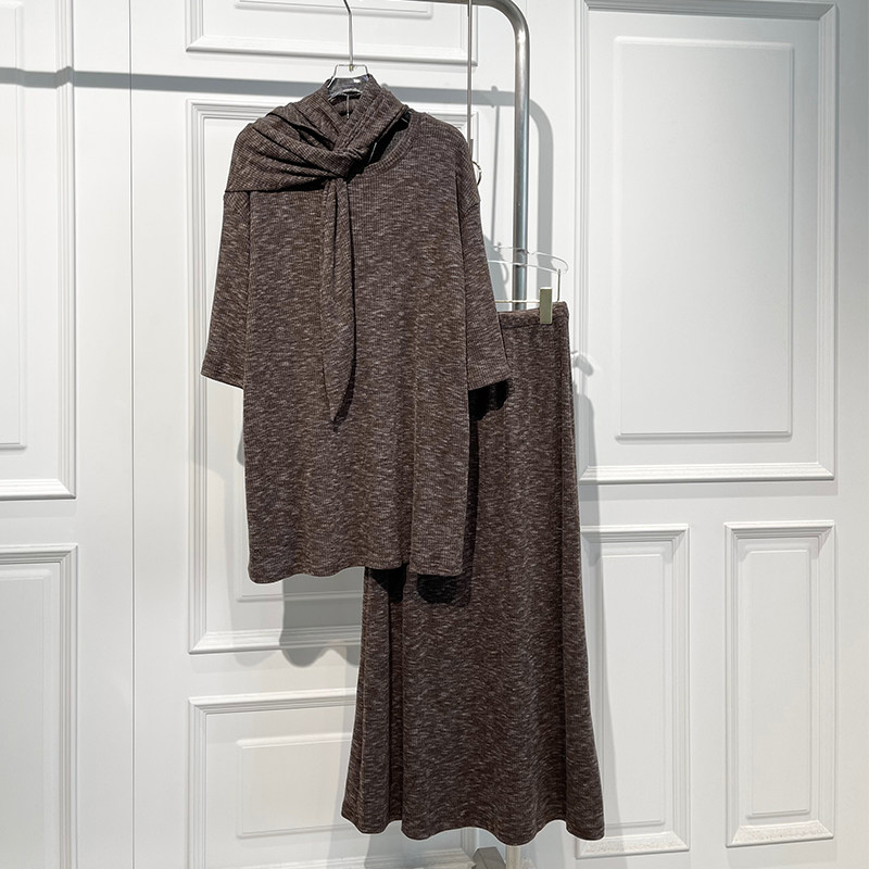 慵懒风百搭围巾T恤半身裙套装潮