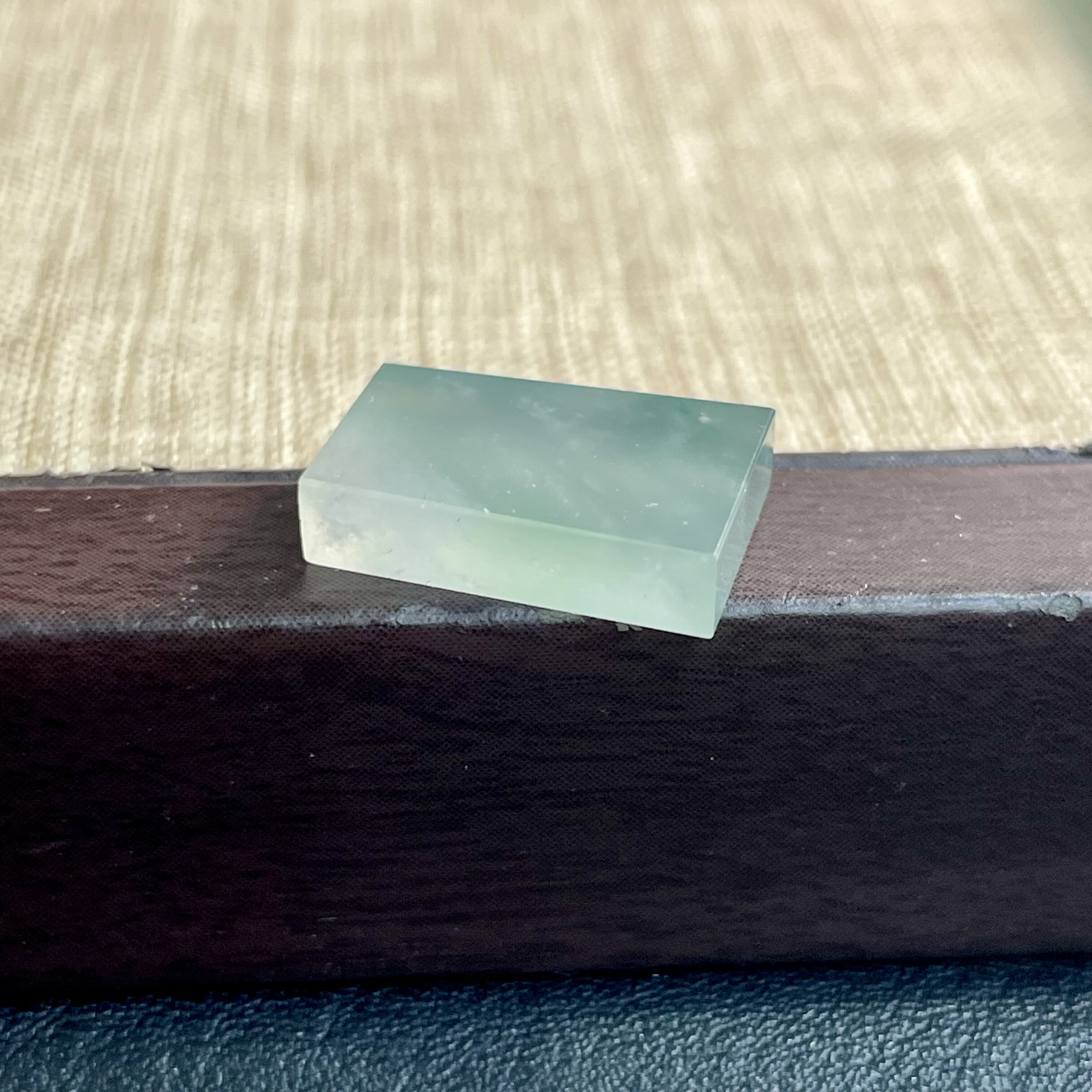 缅甸天然翡翠A货冰种晴绿飘花