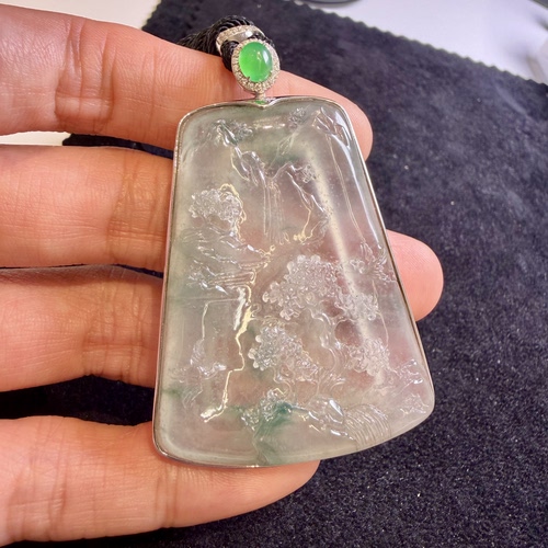 缅甸A货冰种翡翠18K金山水牌