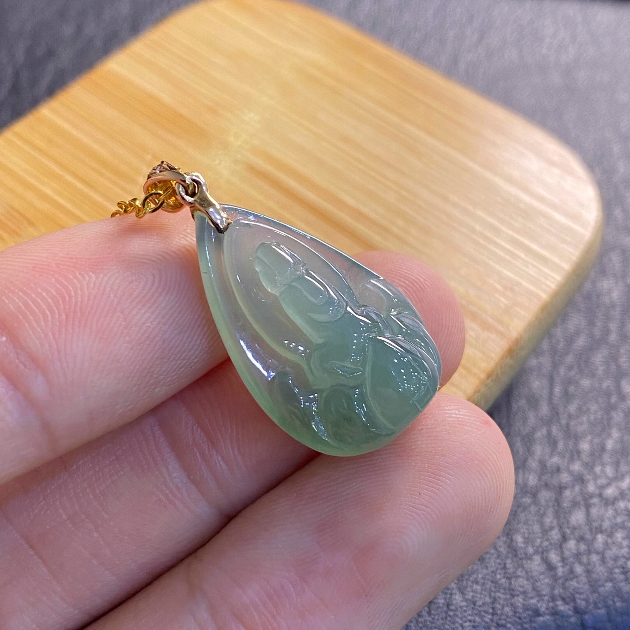 缅甸起胶感玉石天然翡翠冰种精品