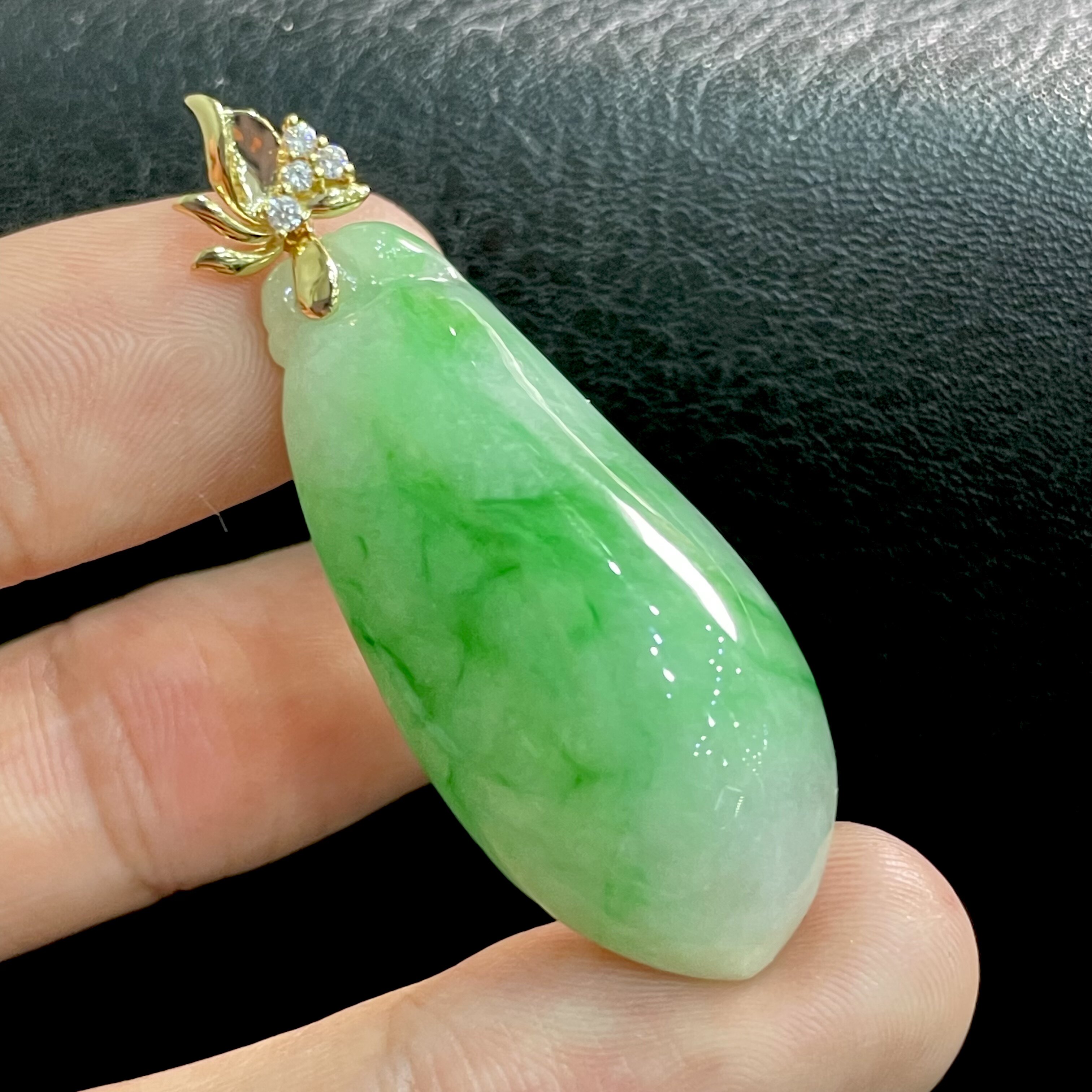缅甸天然翡翠A货冰细糯带正阳绿