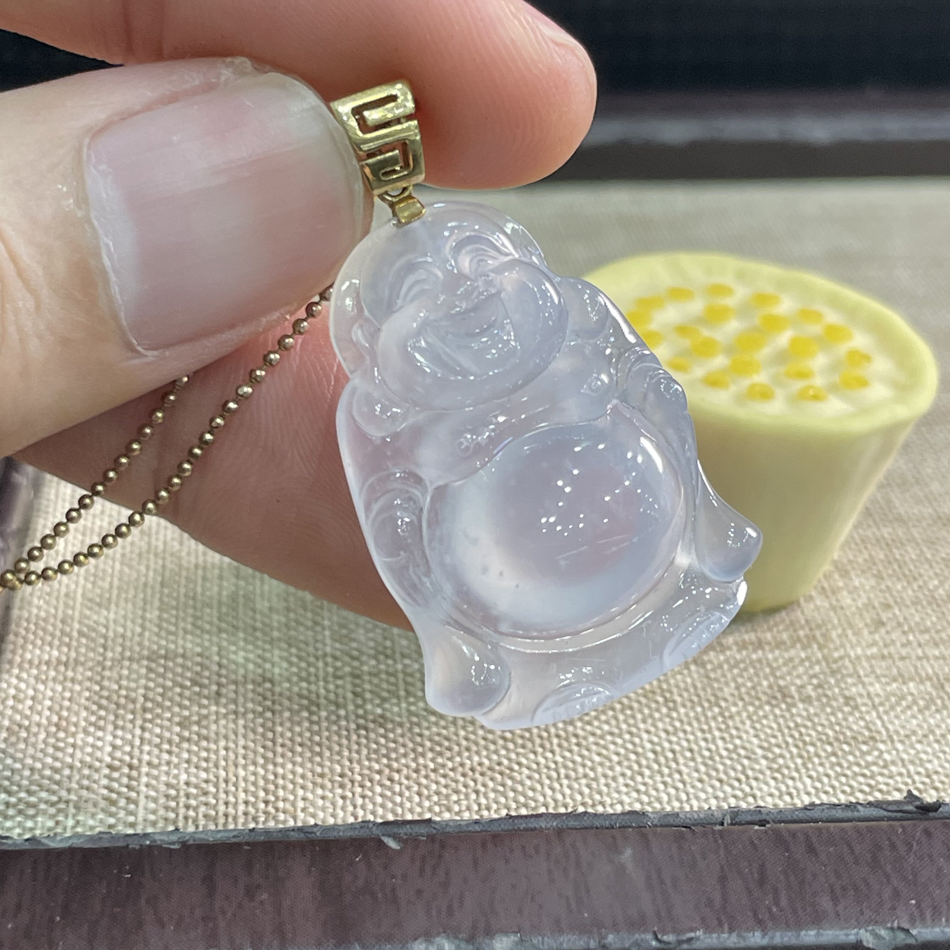 缅甸天然翡翠A货冰种18k金木那雪花棉翡翠白底起胶佛公站佛吊坠