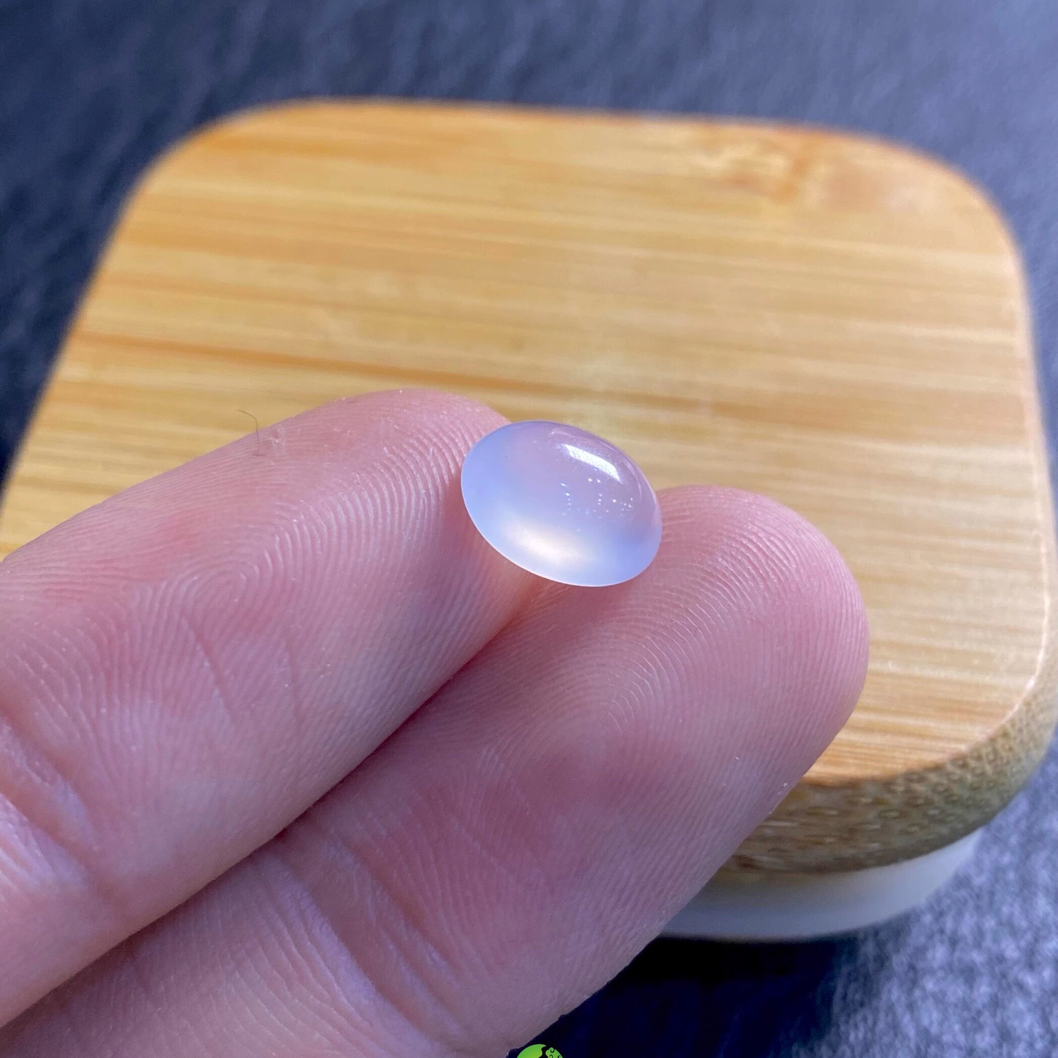冰种起光精品玉石天然翡翠蛋面