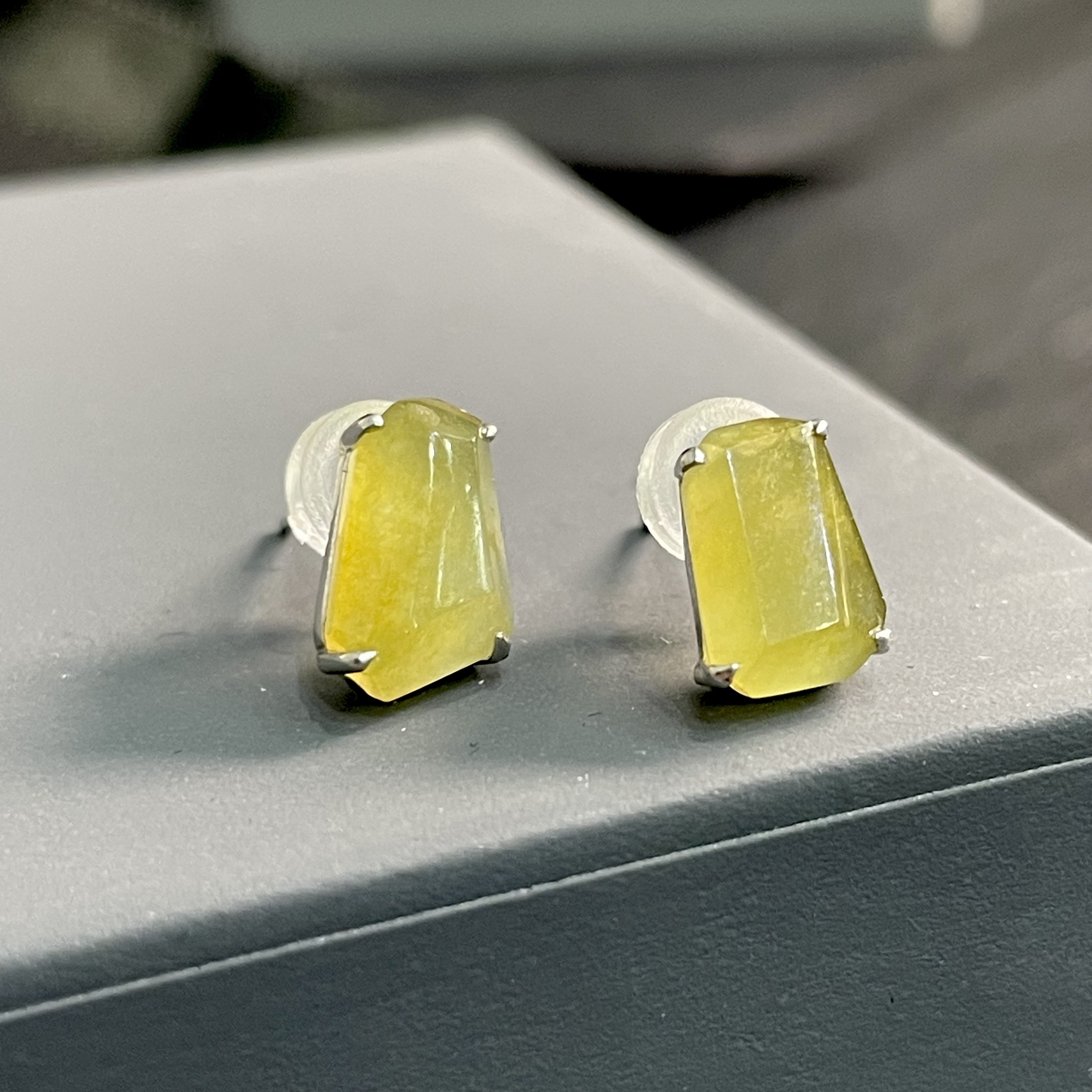 缅甸天然翡翠A货18k金冰种天然无烧色黄翡随形耳钉精品玉石耳饰