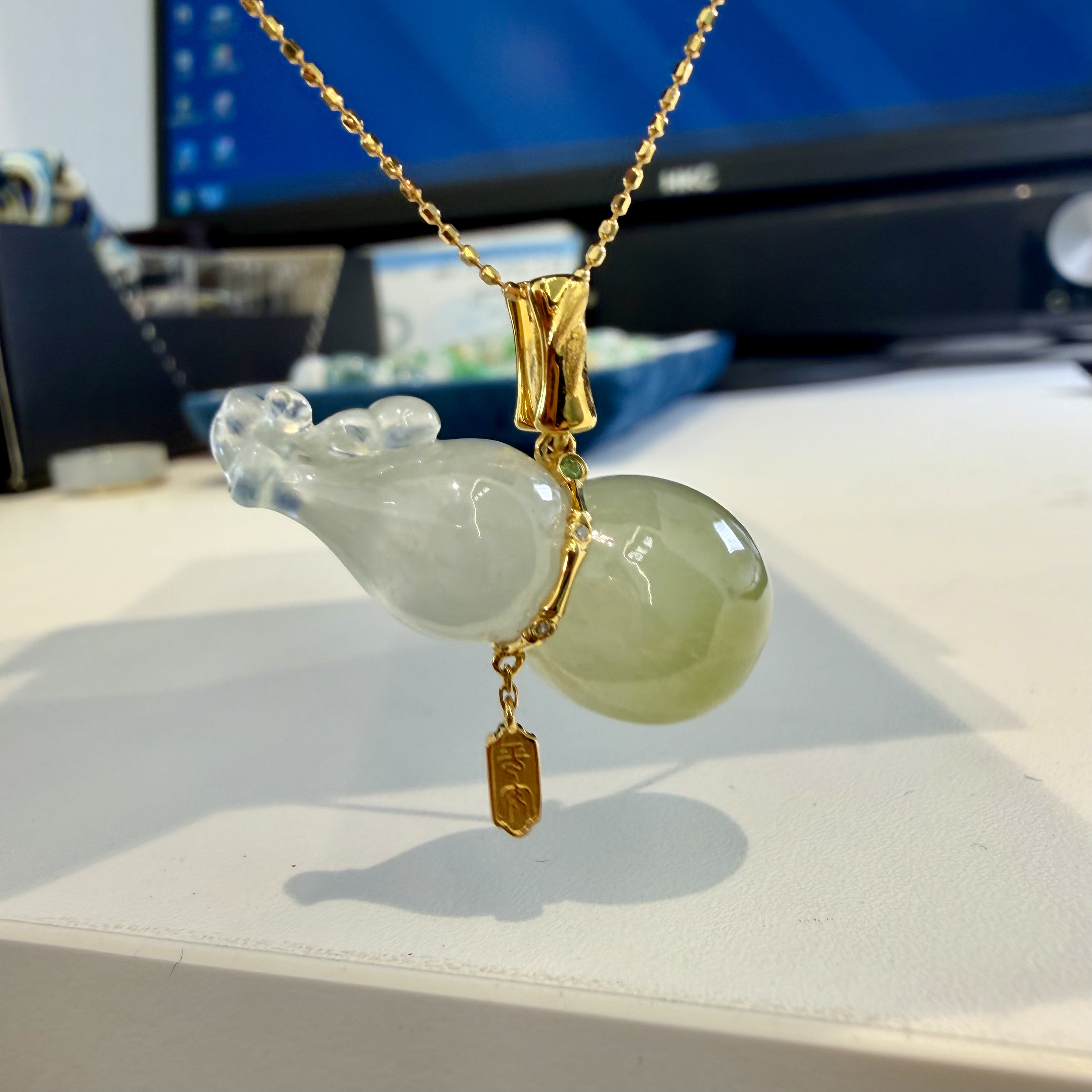 缅甸A货冰种黄翡翡翠葫芦吊坠