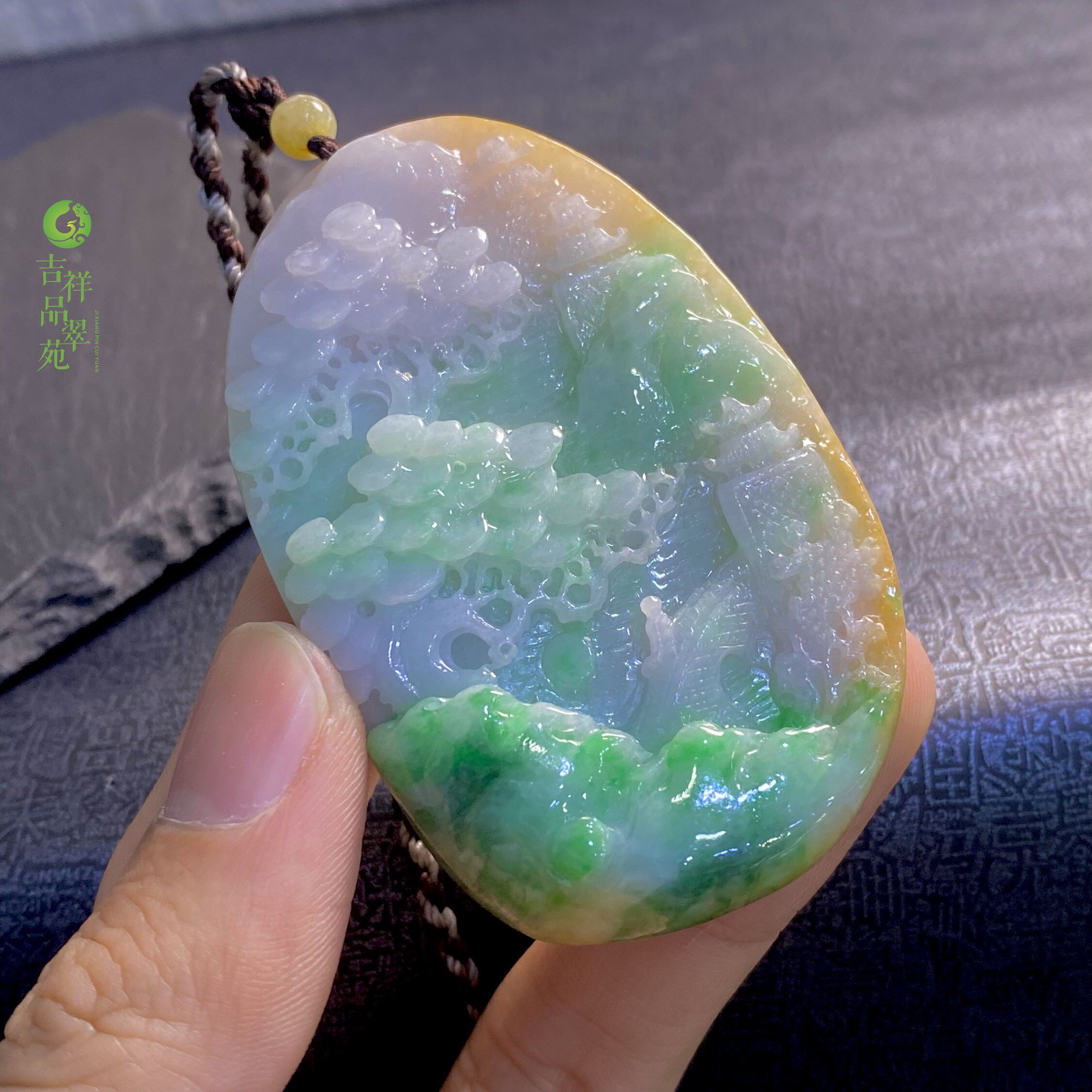 细糯种精品黄加绿翡翠山水牌