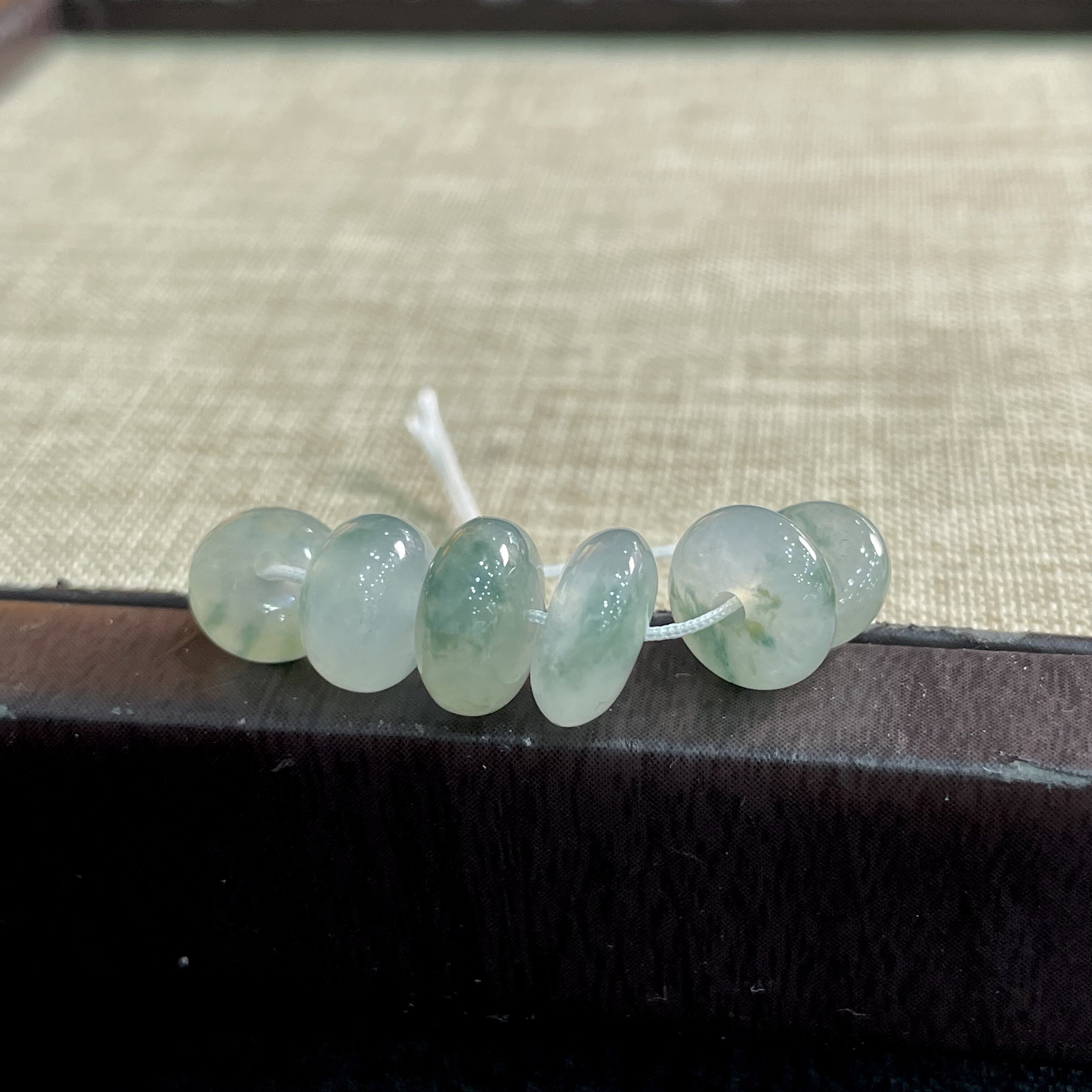 缅甸天然翡翠A货冰种飘花翡翠