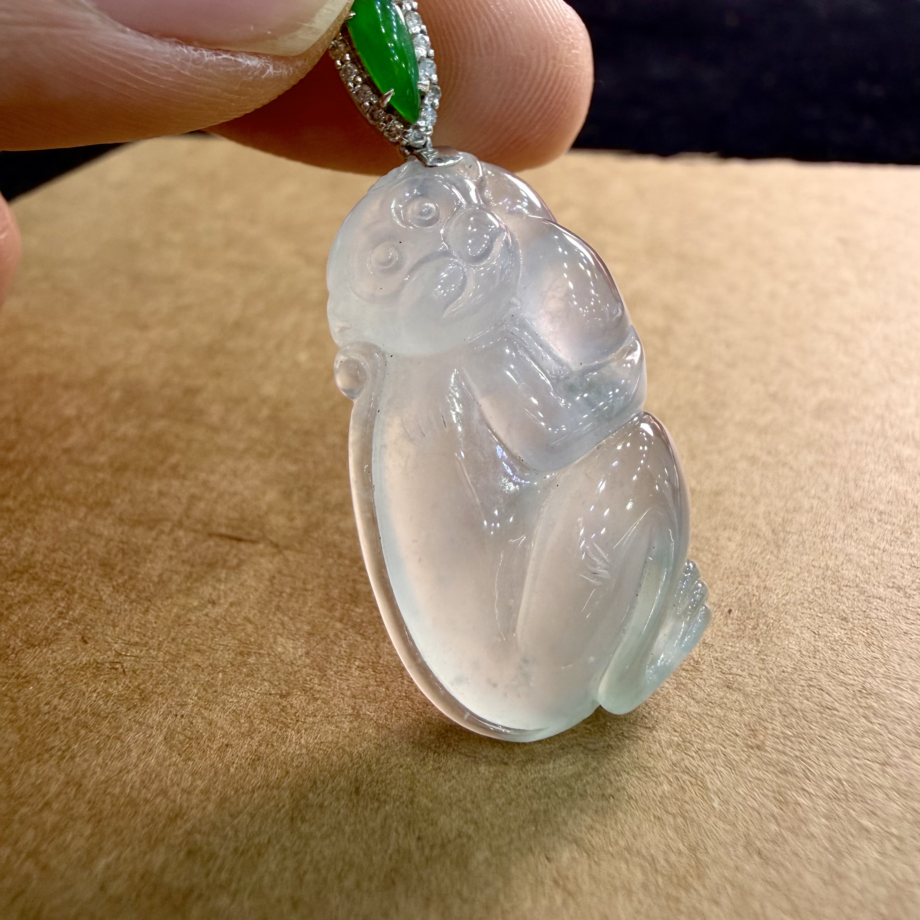缅甸天然翡翠A货冰种起胶感18k金钻阳绿扣头生肖猴灵猴献瑞吊坠