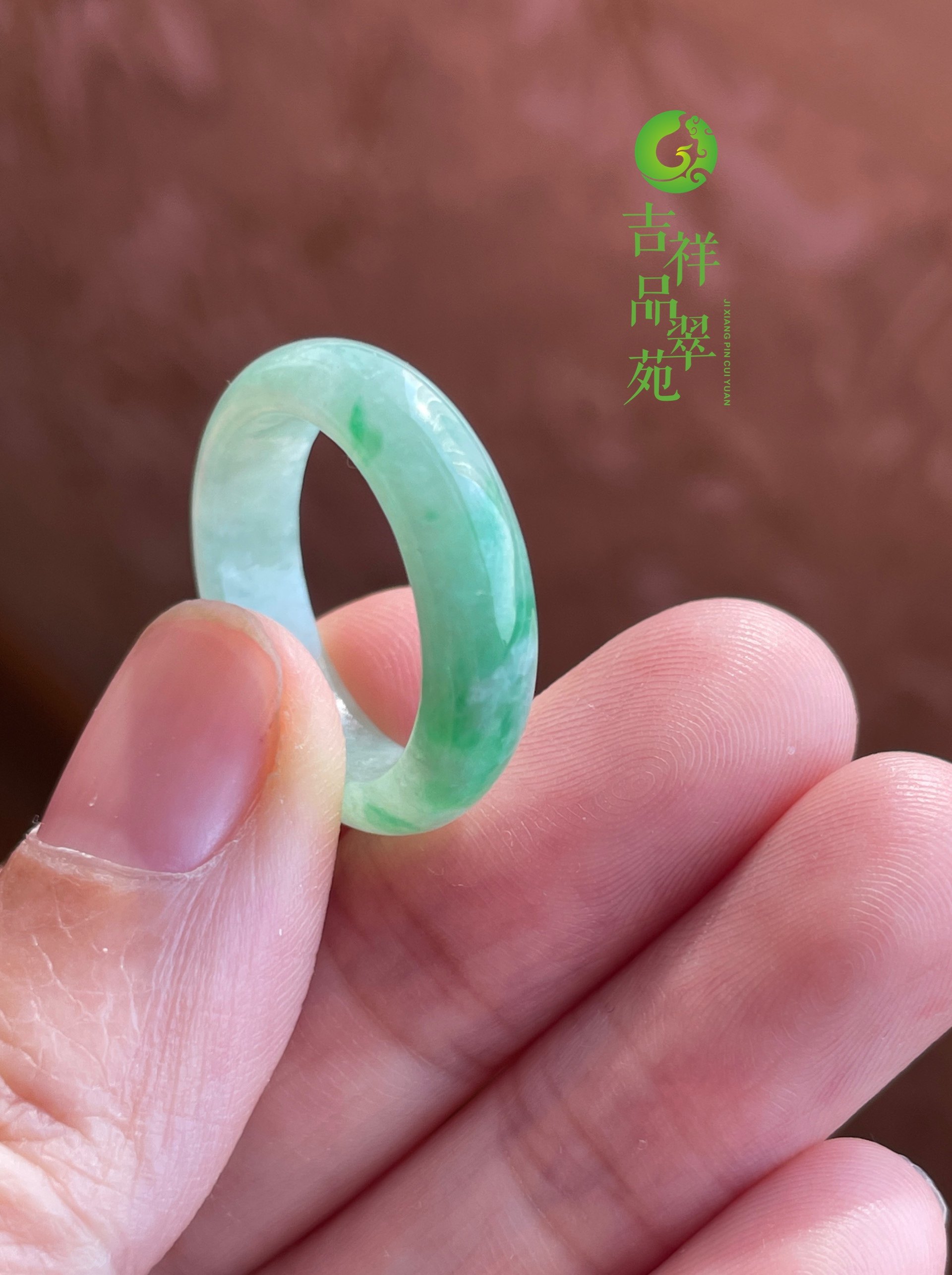 冰细糯飘阳绿指环玉石绿戒指