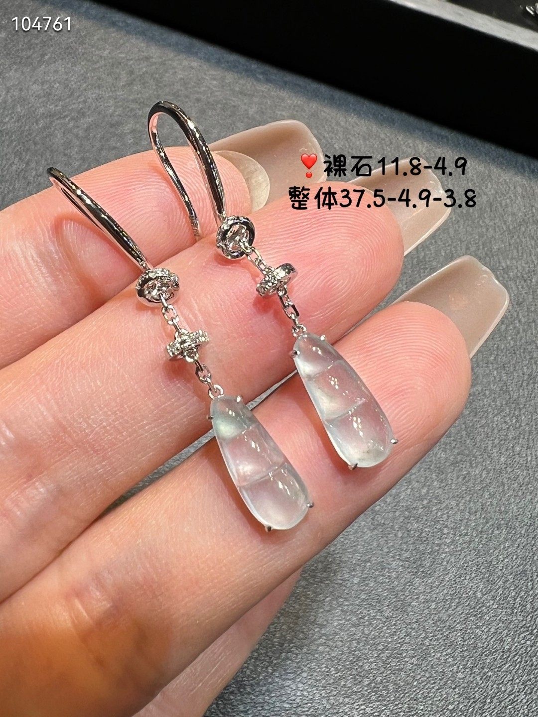 18k金钻石镶嵌高冰种起荧光飘花翡翠葫芦豆子精品耳坠耳勾天然缅A