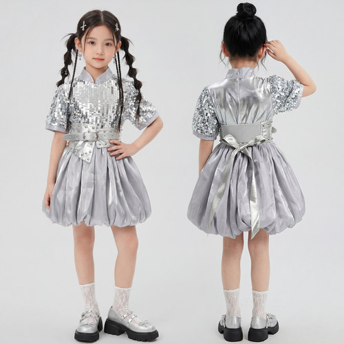 六一儿童三体银色亮片演出服