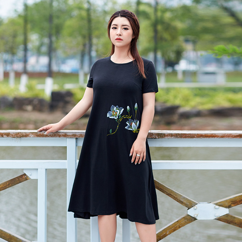 胖mm新款大码连衣裙2020年夏装手绘荷花胖妹妹加肥加大宽松裙子
