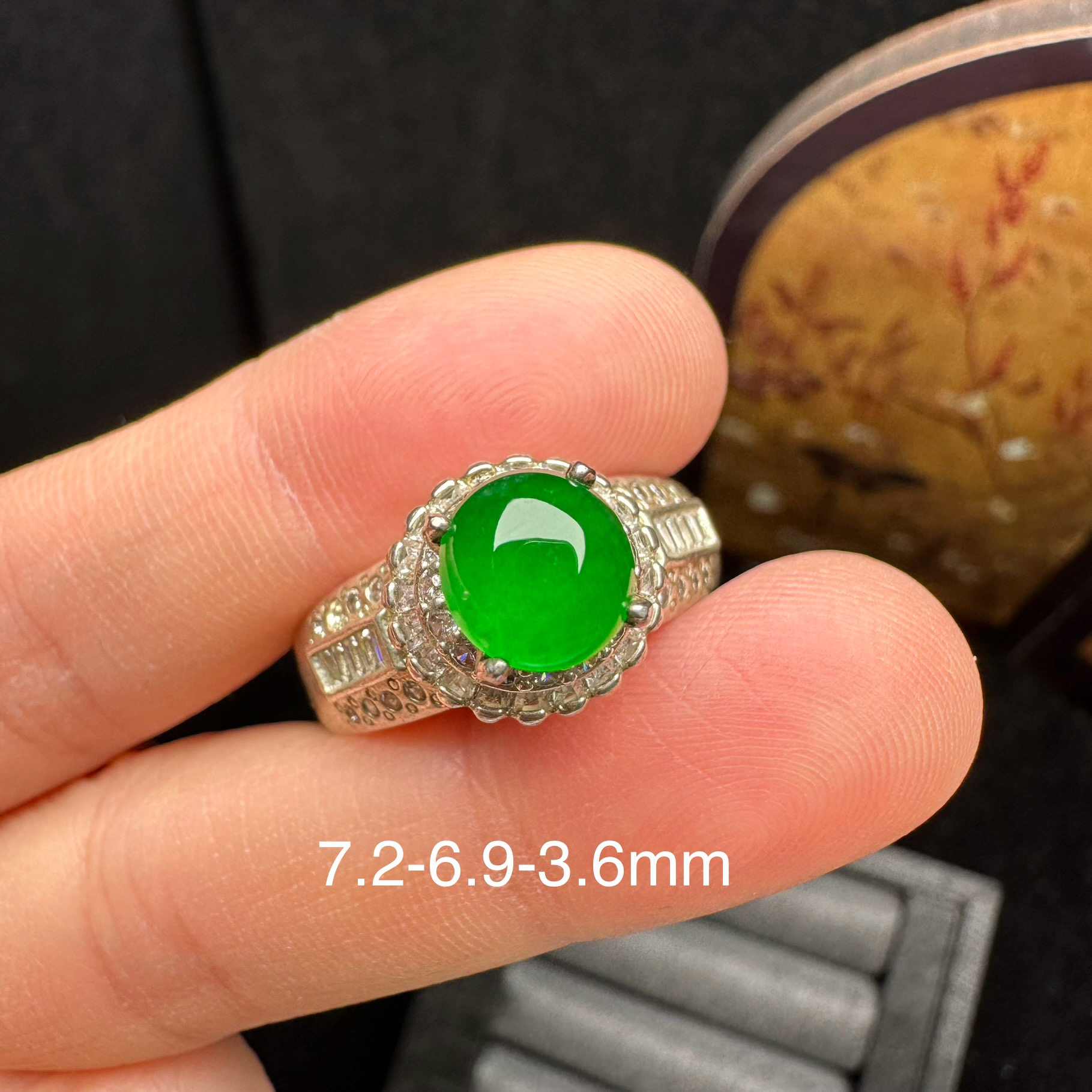 天然A货翡翠冰种阳绿戒指
