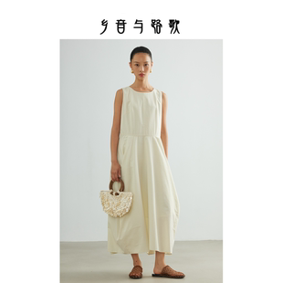 乡音与路歌 简约优雅风无袖褶皱A字连衣裙女长裙松弛感极简气质裙