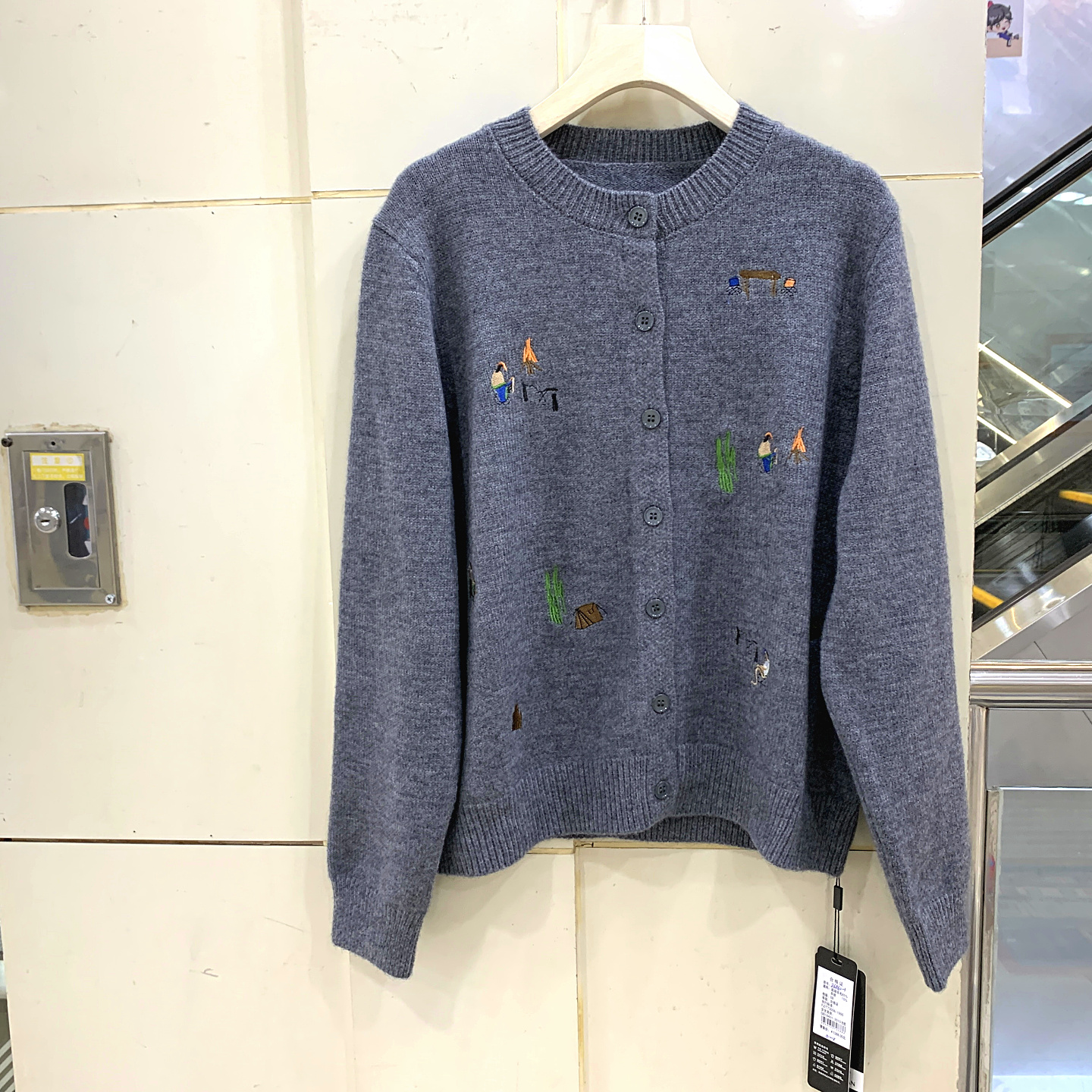 86860-1 撞色卡通小人刺绣花圆领单排扣休闲羊毛针织衫毛衣开衫秋