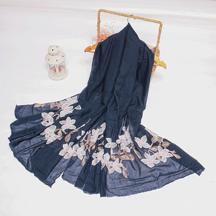 秋冬季棉麻围巾女夏季丝巾两用长款空调披肩刺绣绣花民族风围巾