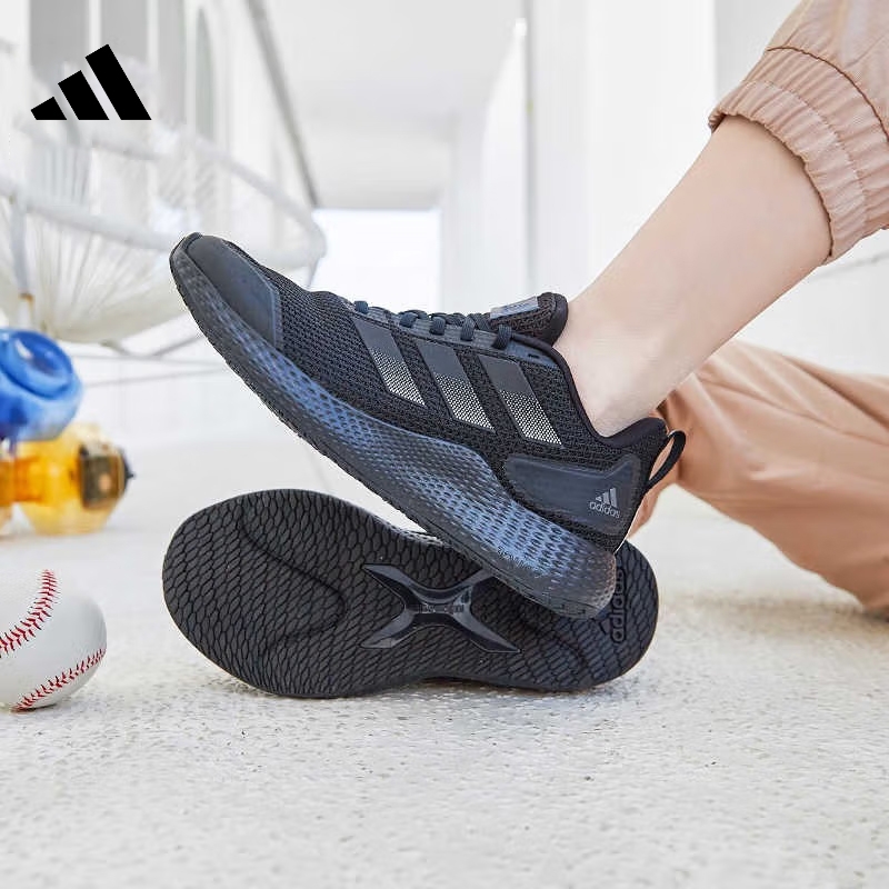 阿迪达斯运动训练跑步鞋