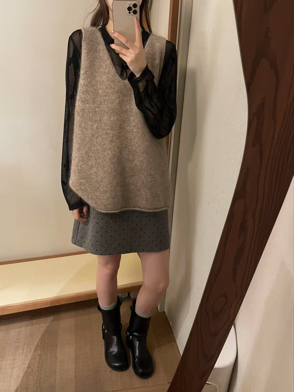 【折扣】简约高级山羊绒V领针织马甲女背心马夹中长款叠穿毛衣
