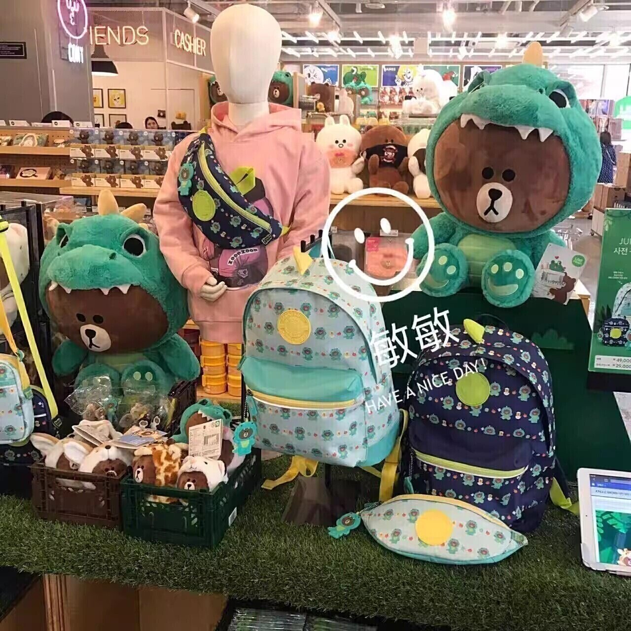 清仓 LINE FRIENDS恐龙布朗儿童学生背包卡通收纳包零钱包化妆包