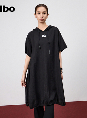 odbo/欧迪比欧休闲气质logo立体绣花黑色连衣裙女夏季宽松卫衣裙