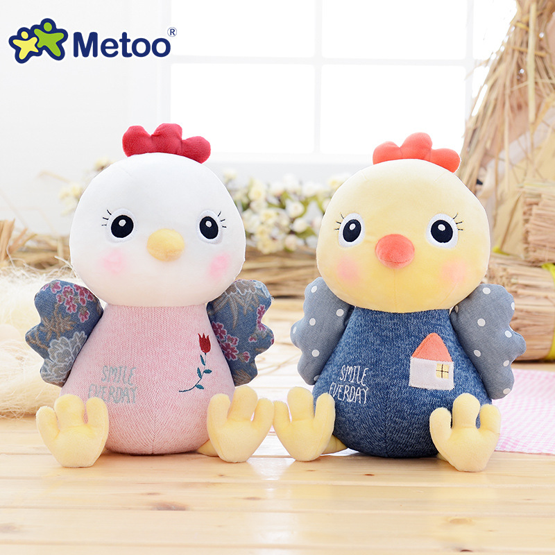 Metoo毛绒玩具黄鸡床上女孩睡觉