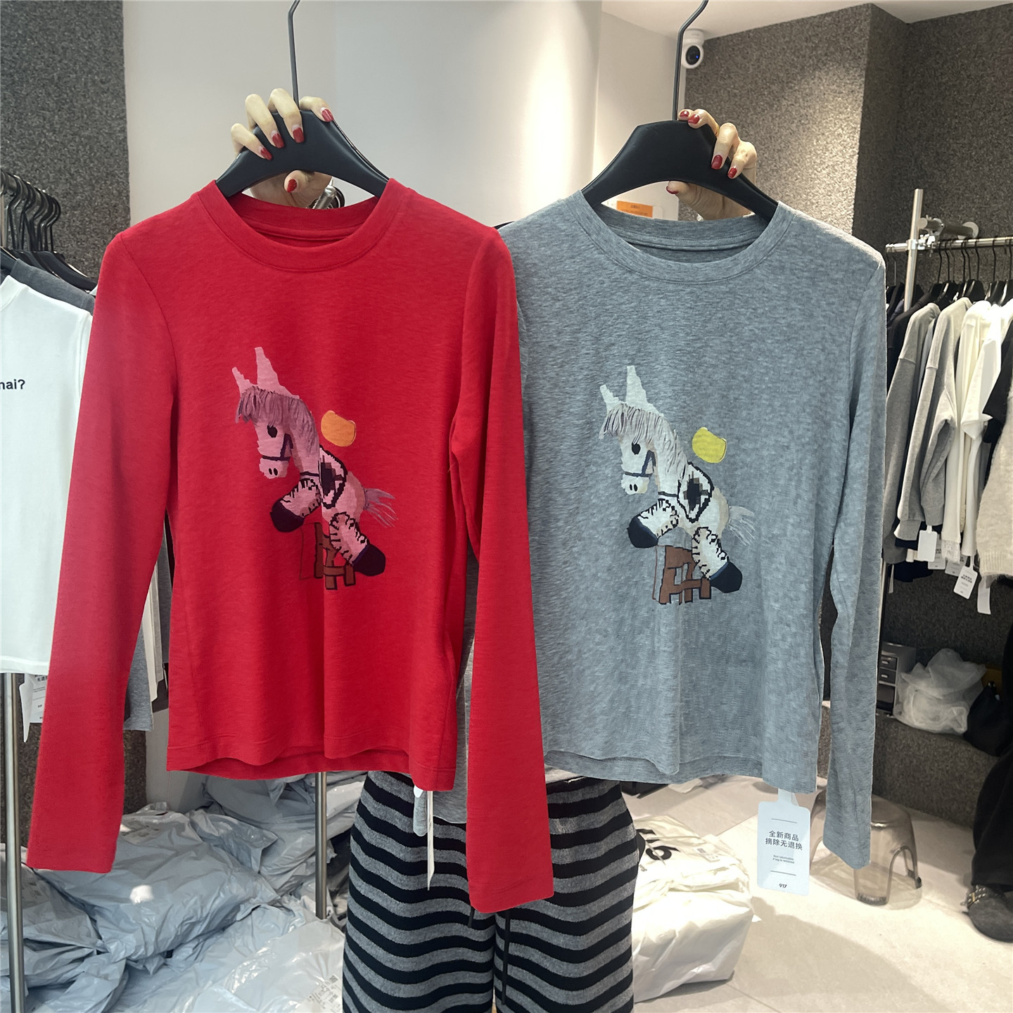 917 2025年冬季常规版韩系洋气减龄显瘦小马图案长袖T恤青春上衣