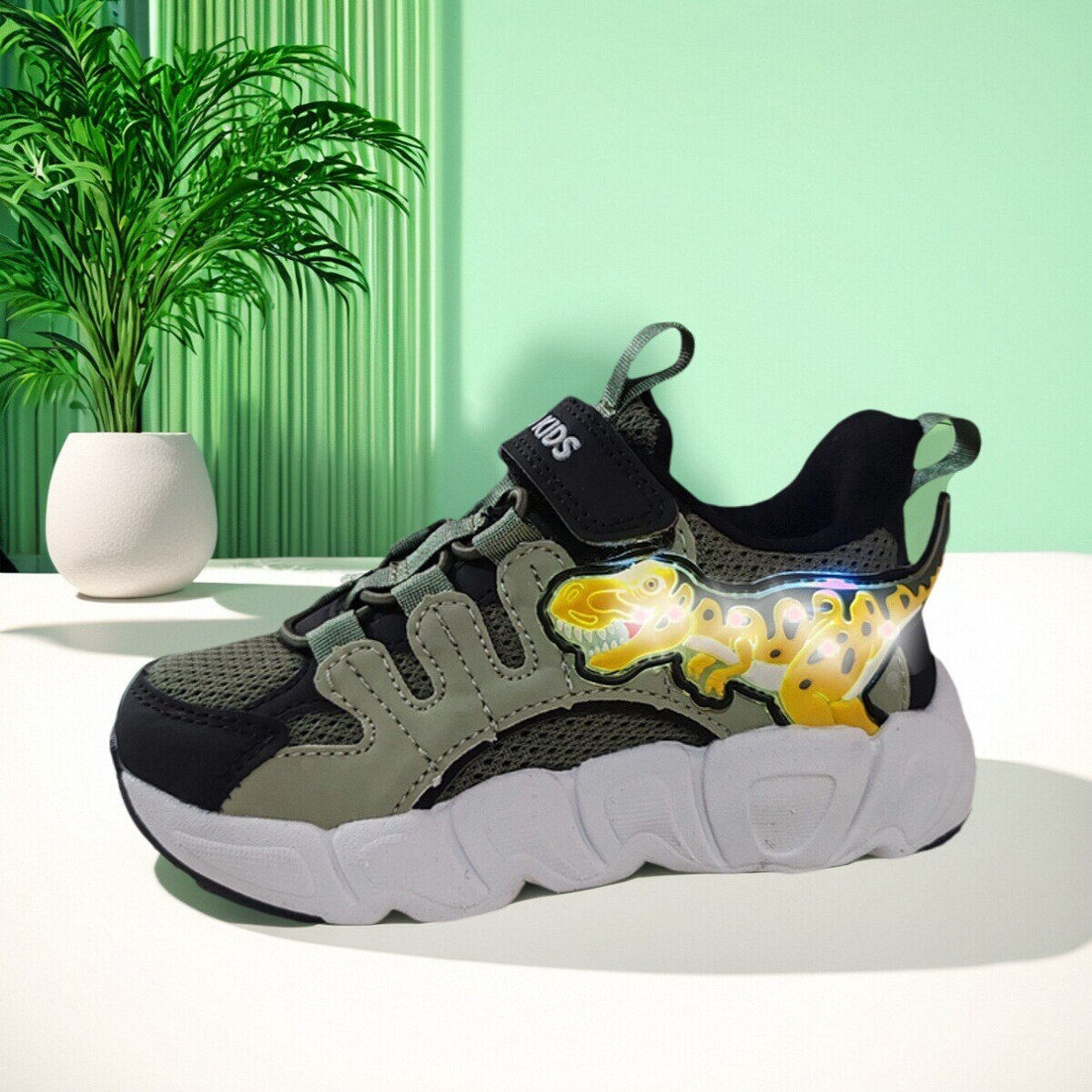 迪乐龙儿童恐龙鞋春秋款新款男童亮灯网面透气白色运动潮跑步鞋子