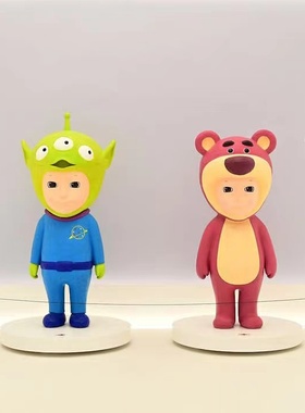 小泉悟联名草莓熊三眼仔摆件潮玩