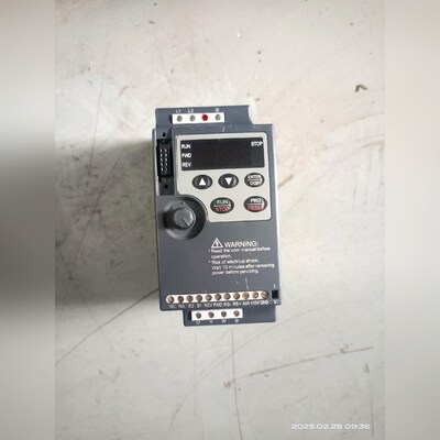 众辰变频器1.5KWNZ100-1R5G-2成色如图功 议价