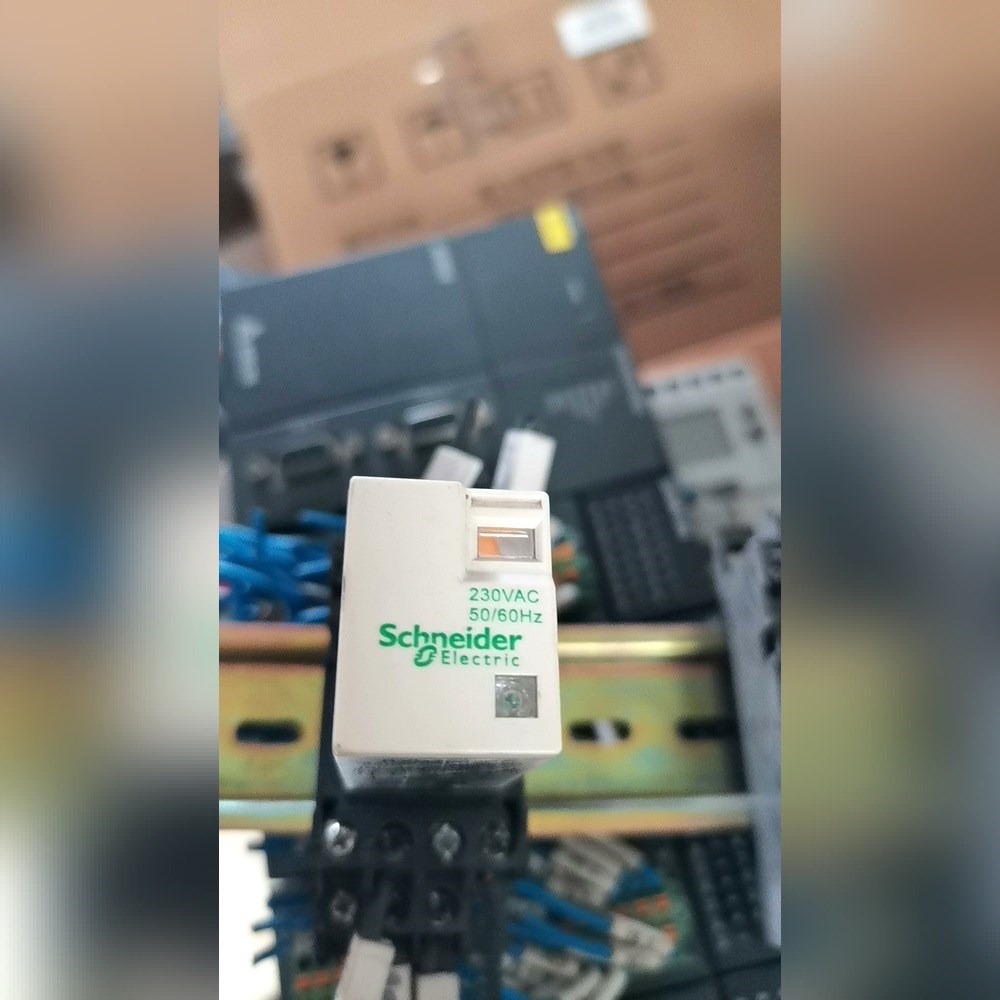 施耐德14脚中间继电器电压220伏的RXM4LB2P7中间继 议价