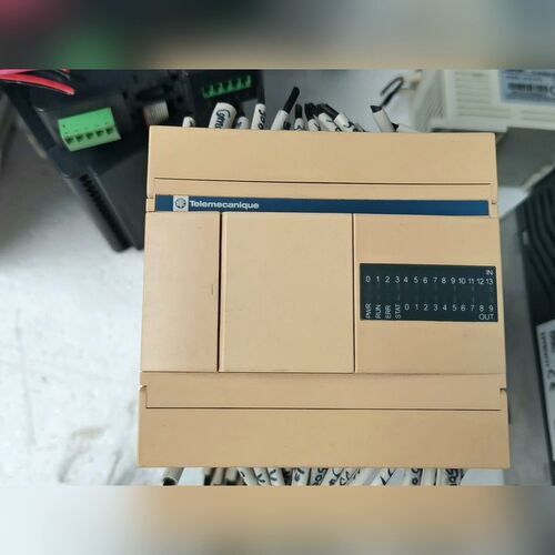 施耐德PLCTWDLCAA24PRF实物拍摄 议价