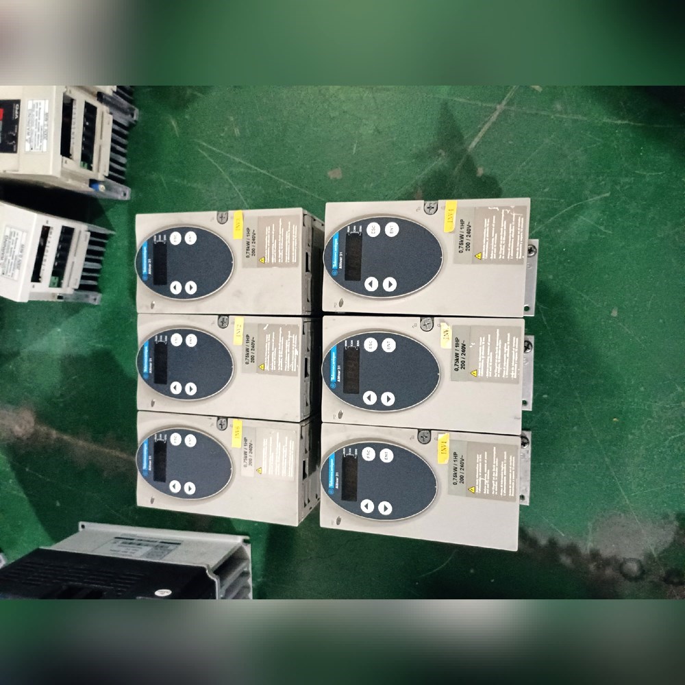 施耐德变频器 ATV31H075M3X 0.75kw 220 议价