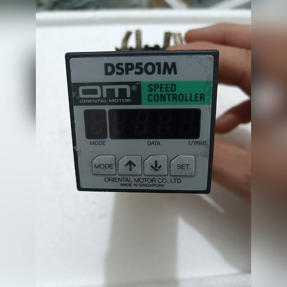 东方DSP501M调速器带底座~~成色如图~要的私 议价