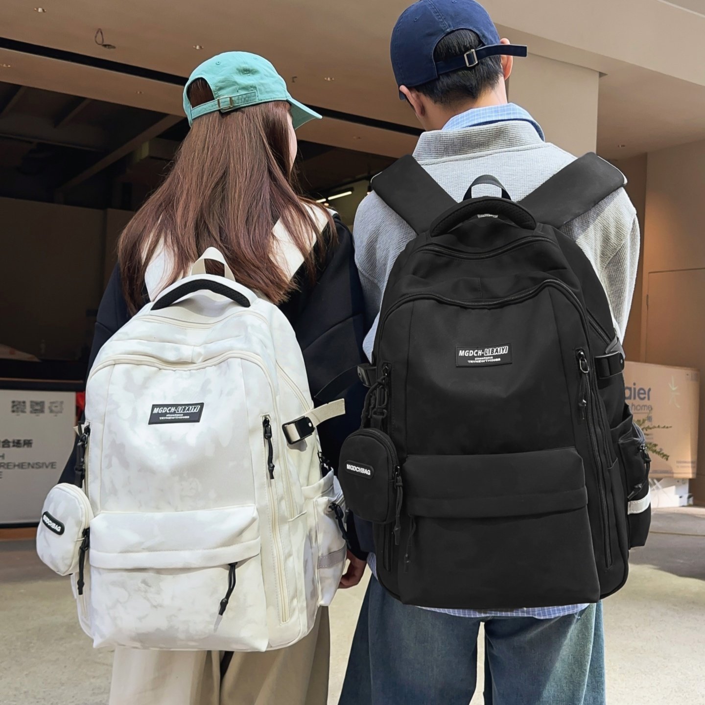 书包女生大容量减负护脊背包