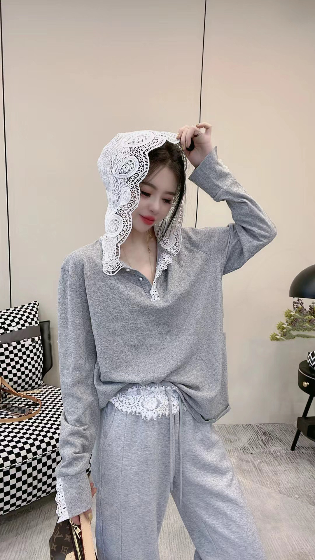 欧洲站2025早春新款连帽设计感打底衫女百搭洋气蕾丝拼接长袖T恤