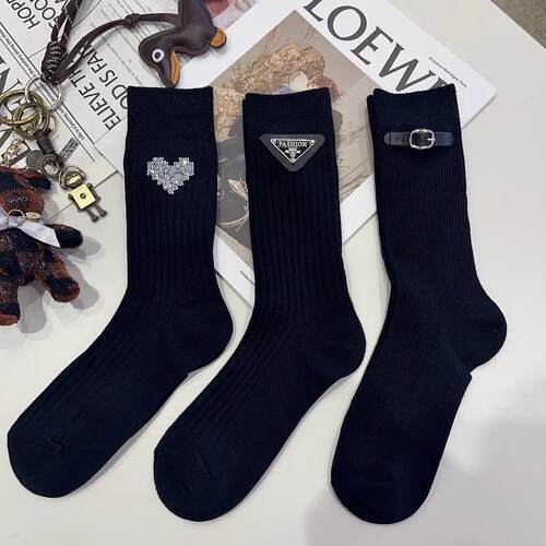 女士秋冬黑色双针重工中筒棉袜