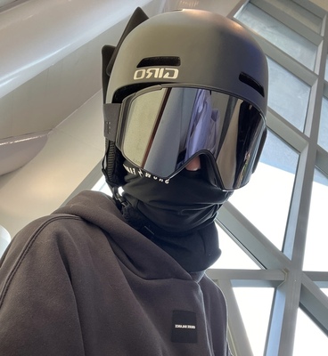 正品授权 美国大牌Giro亚洲版轻量化防护滑雪头盔Mips