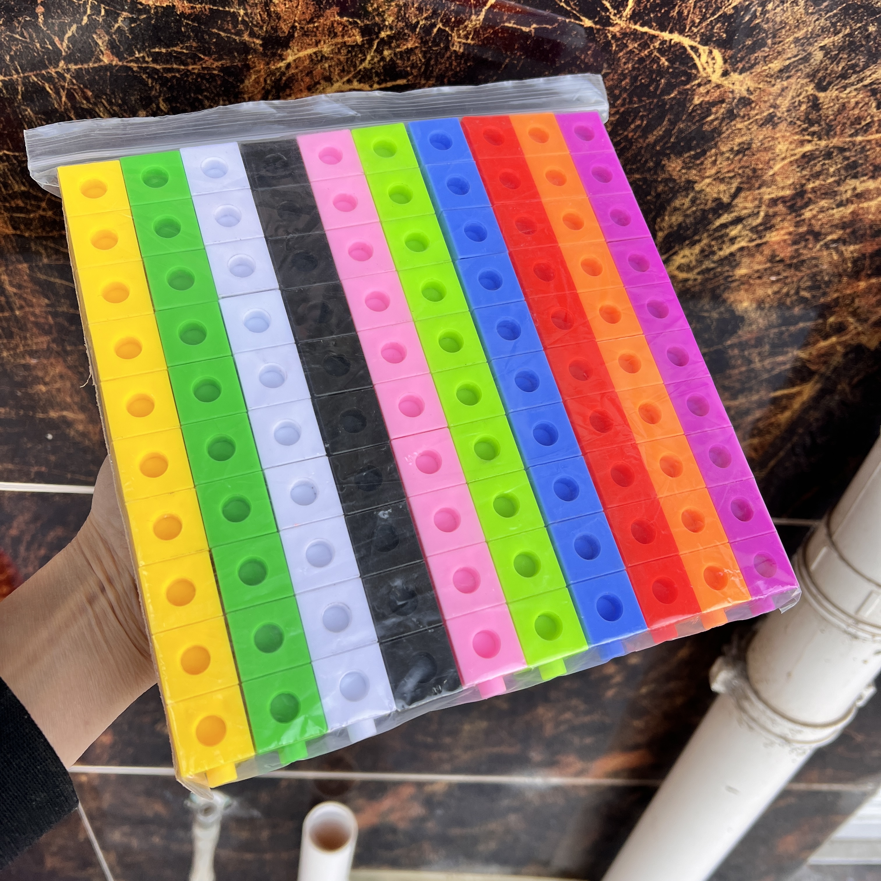 义乌外贸早教创意方块颗粒积木2cm100拼插连接塑料幼儿园玩具