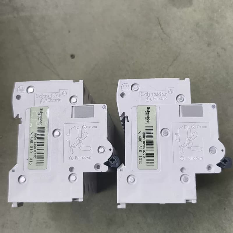 施耐德C65N断路器4P，C63型号，拆机品，外观成色漂亮，--议价商