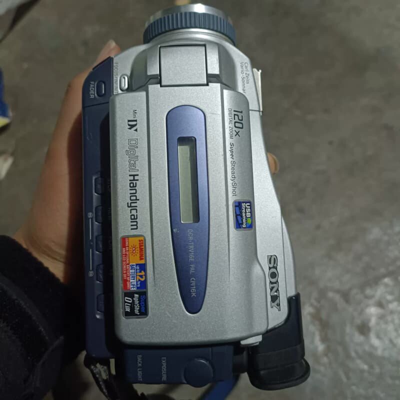 一台二手索尼DCR-TRV16E机，成色如图，正常使用，--议价商品