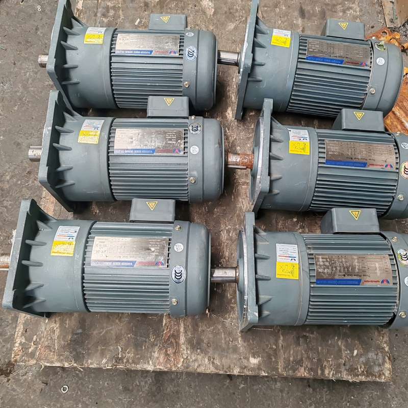 万鑫减速电机立式，1比25，轴径28mm，功率0.75KW，--议价商品
