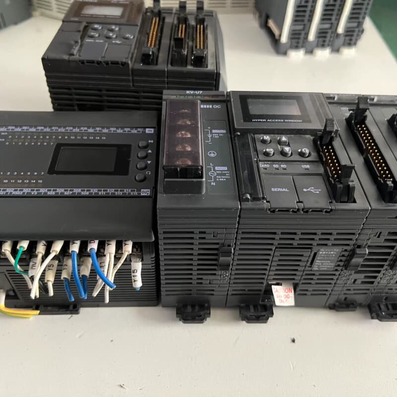 二手原装日本基恩士PLC机和触摸屏,Lpc型号KV-700, --议价商品