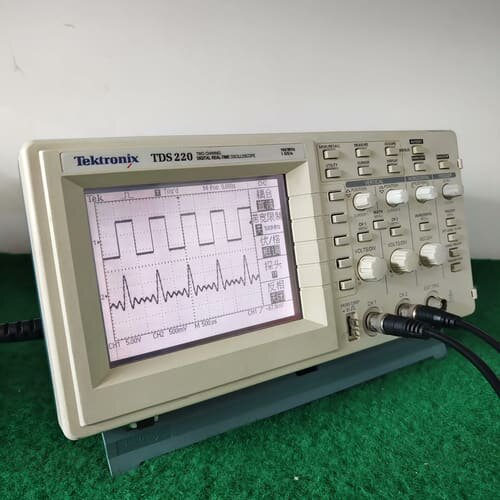 Tektronix泰克TDS220双通道示波器，100MHz--议价商品