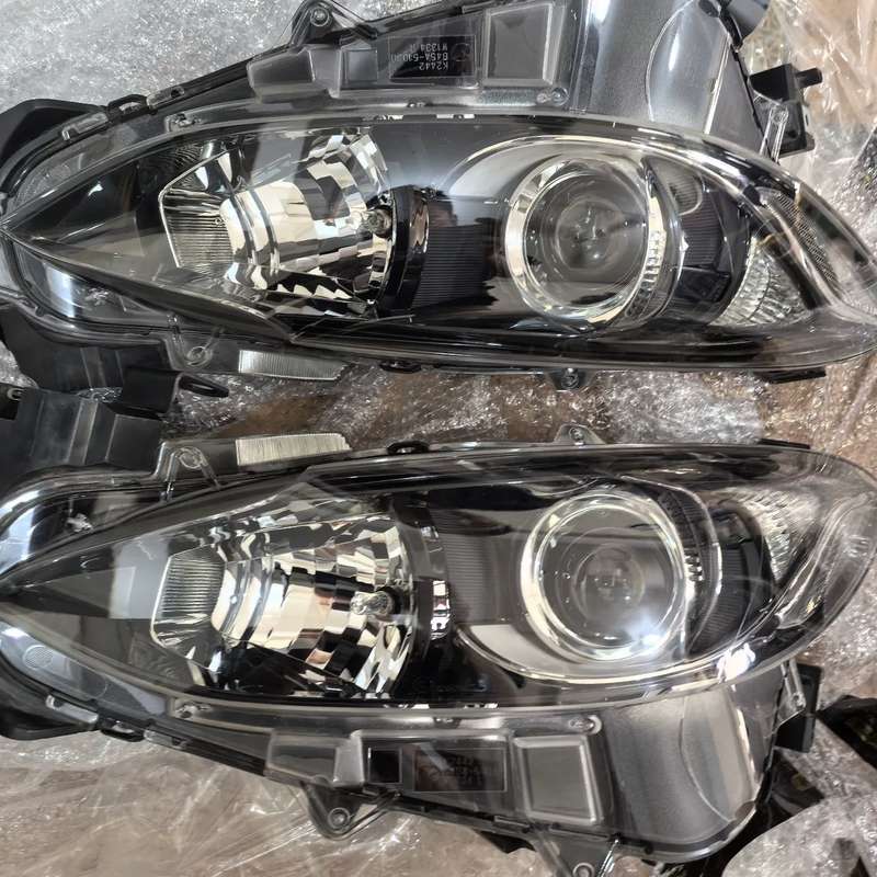 昂克赛拉低配卤素大灯，纯正原装，新车拆下来的。灯面--议价商品