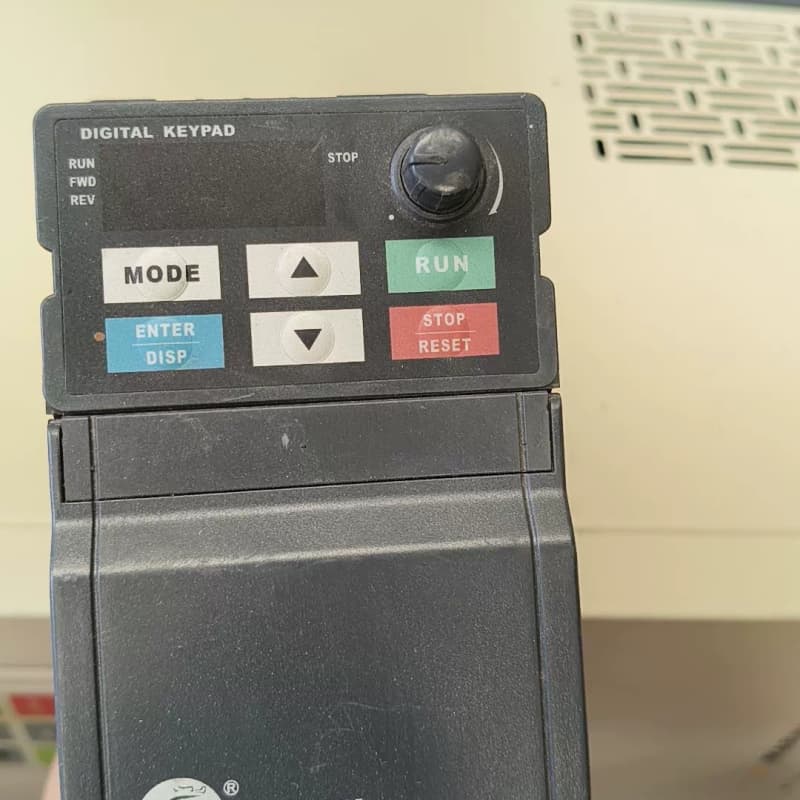 众辰H2200-220V1. 5KW变频器一台,成色自定义,--议价商品