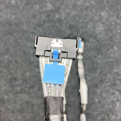 安费诺MCIO 8X Gen5.0 线长20CM拆机99新--议价商品