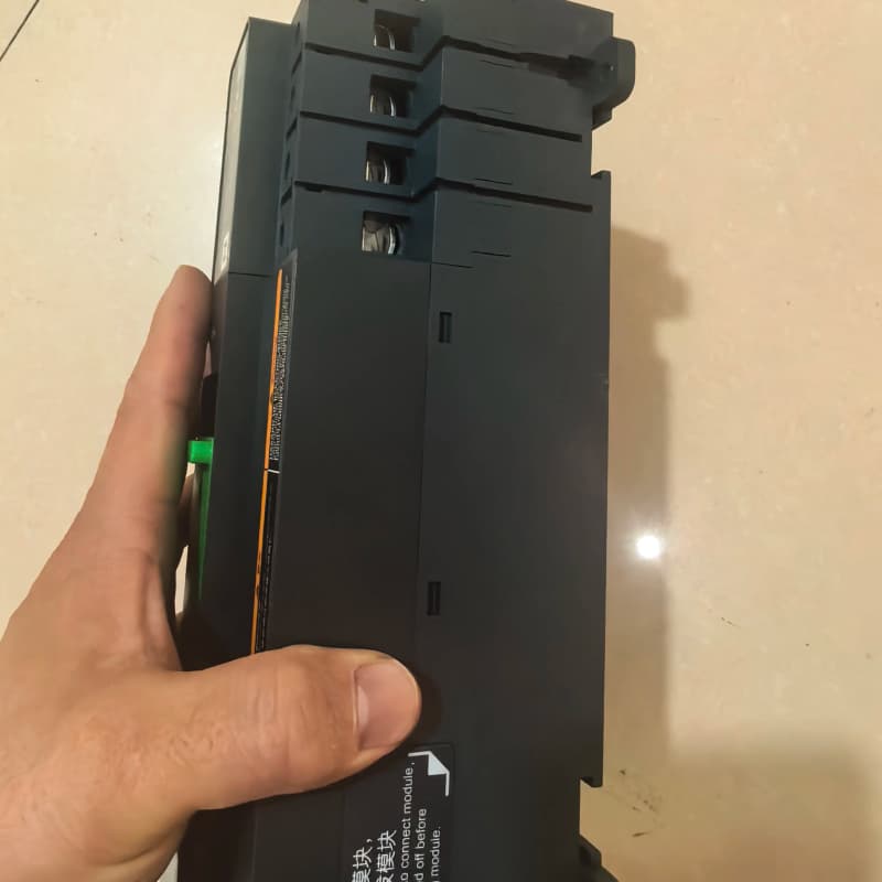 施耐德双电源自动转换开关WATSN100/4A,4P四进四出--议价商品