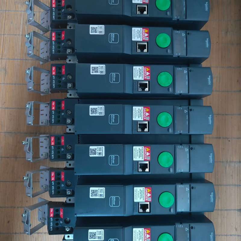 施耐德变频器2.2kw三相输入ATV320U22N4B，二手--议价商品